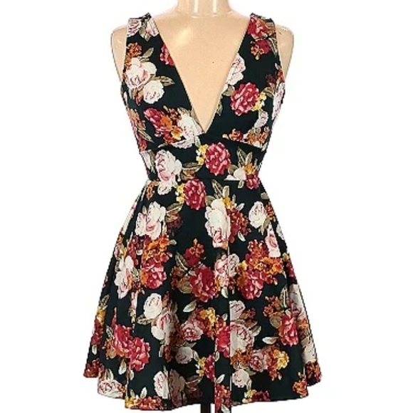 💕Cute Casual Floral Dark Green Spring/Summer Dress💕 - Picture 1 of 3
